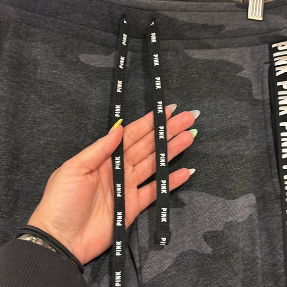 PINK by Victoria Secret 🤫 camo with sequins joggers - Picture 3 of 4